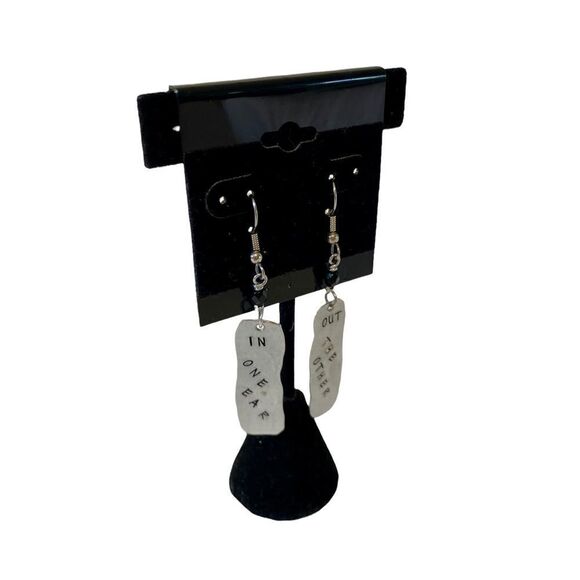 “In one ear” “Out the other” Hammered Silver Toned Drop Earrings. - Picture 3 of 6